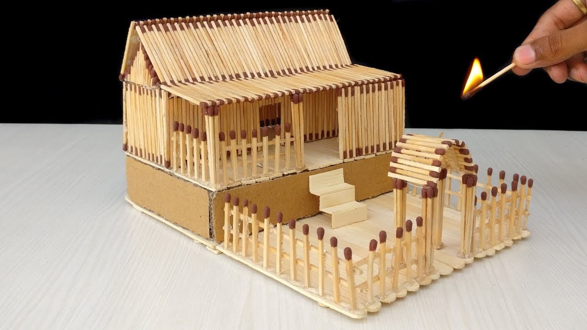 ساخت خانه با چوب کبریت و  روشن کردن آن